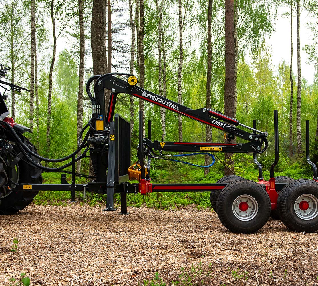 Holzrückewagen mit Kran von FTG Källefall